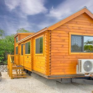 Cabins At Bonefish Bay